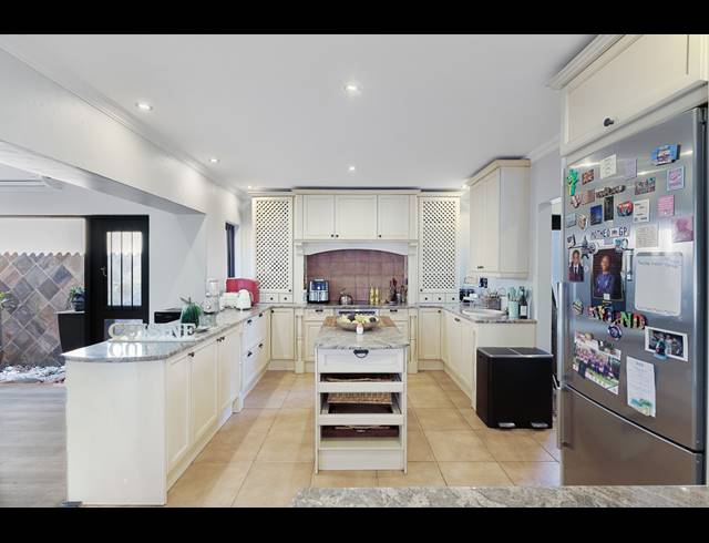 3 BEDROOM HOUSE FOR SALE IN BRYANSTON